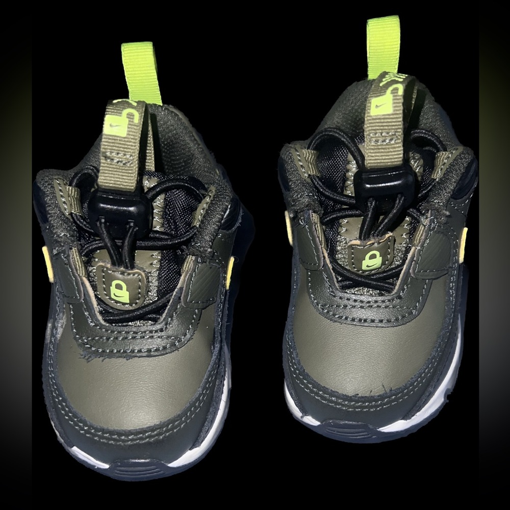 Baby airmax 90 in olive green size 3C with original box